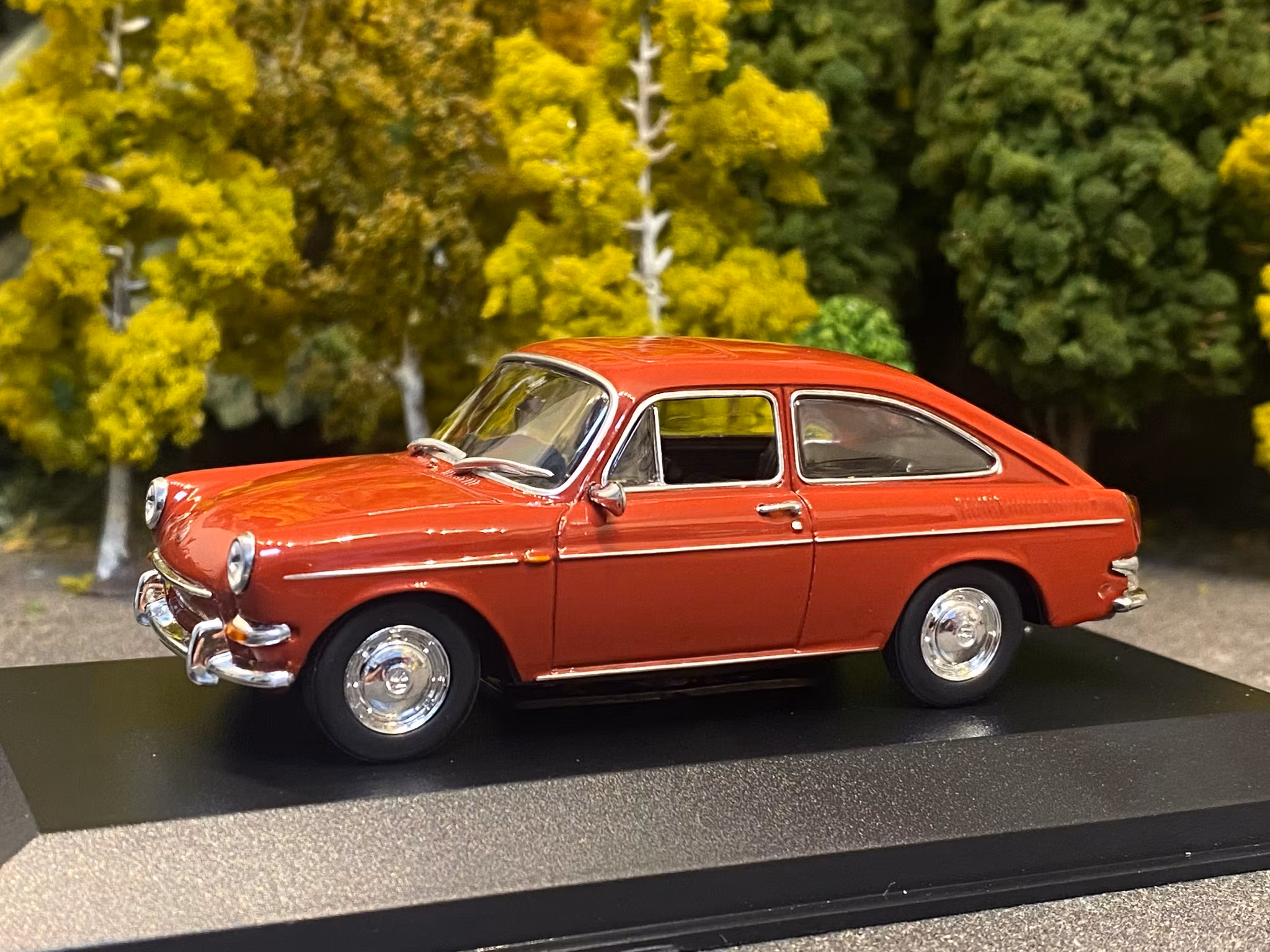 Skala 1/43 - Volkswagen 1600 TL, Red, fr Maxichamps