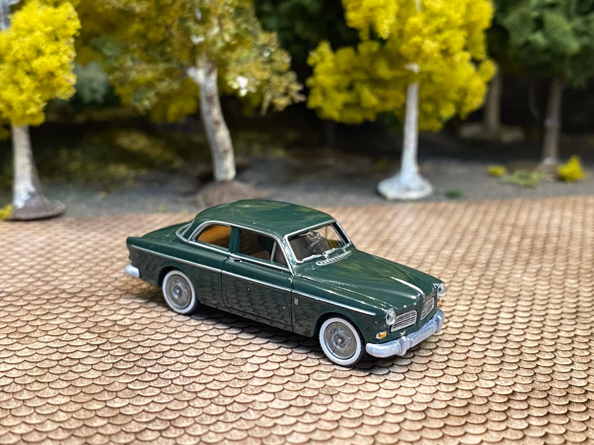 Scale 1/87 H0 - Volvo Amazon, Dark green with white wheel sides fr Wiking