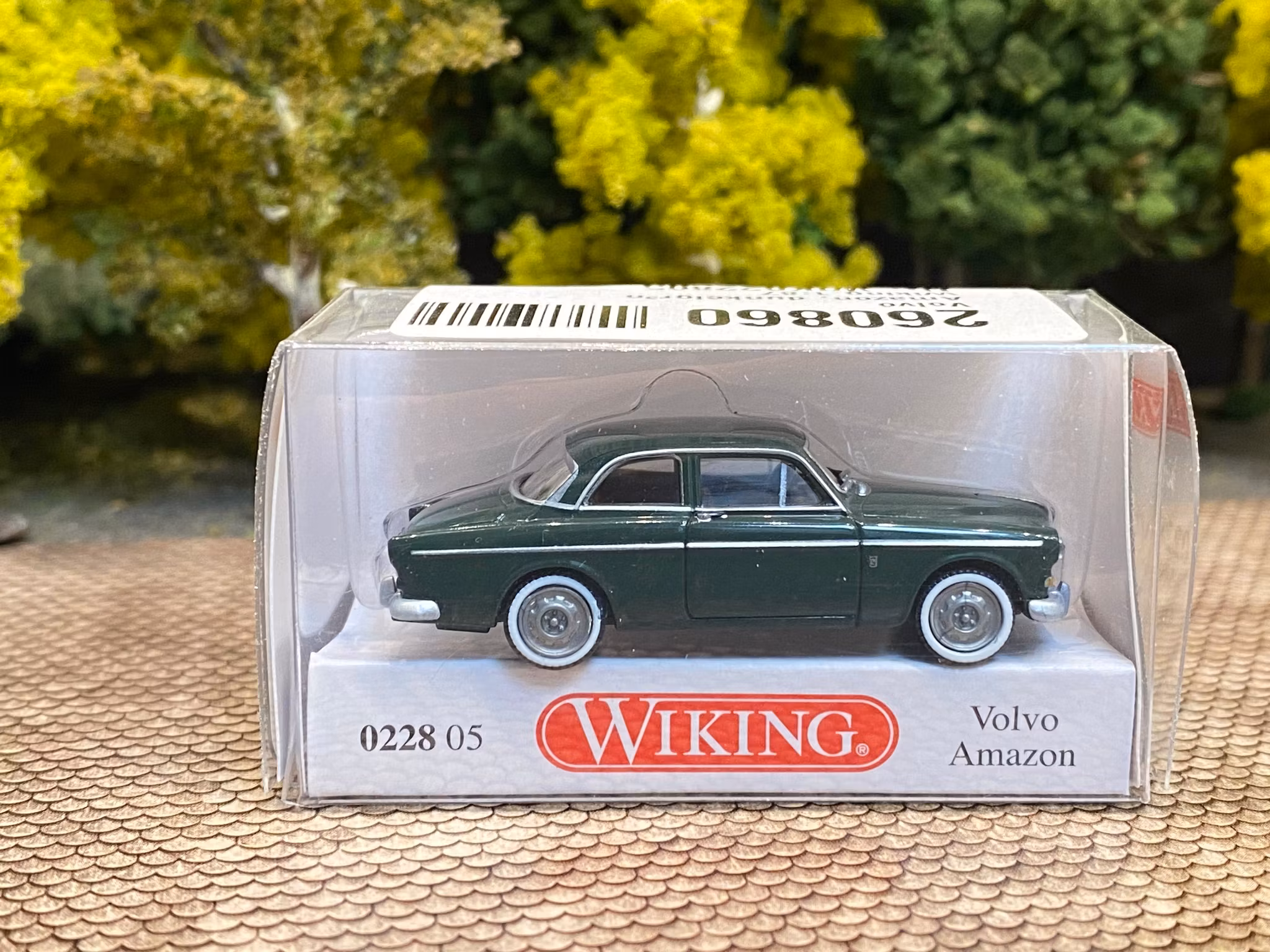 Scale 1/87 H0 - Volvo Amazon, Dark green with white wheel sides fr Wiking