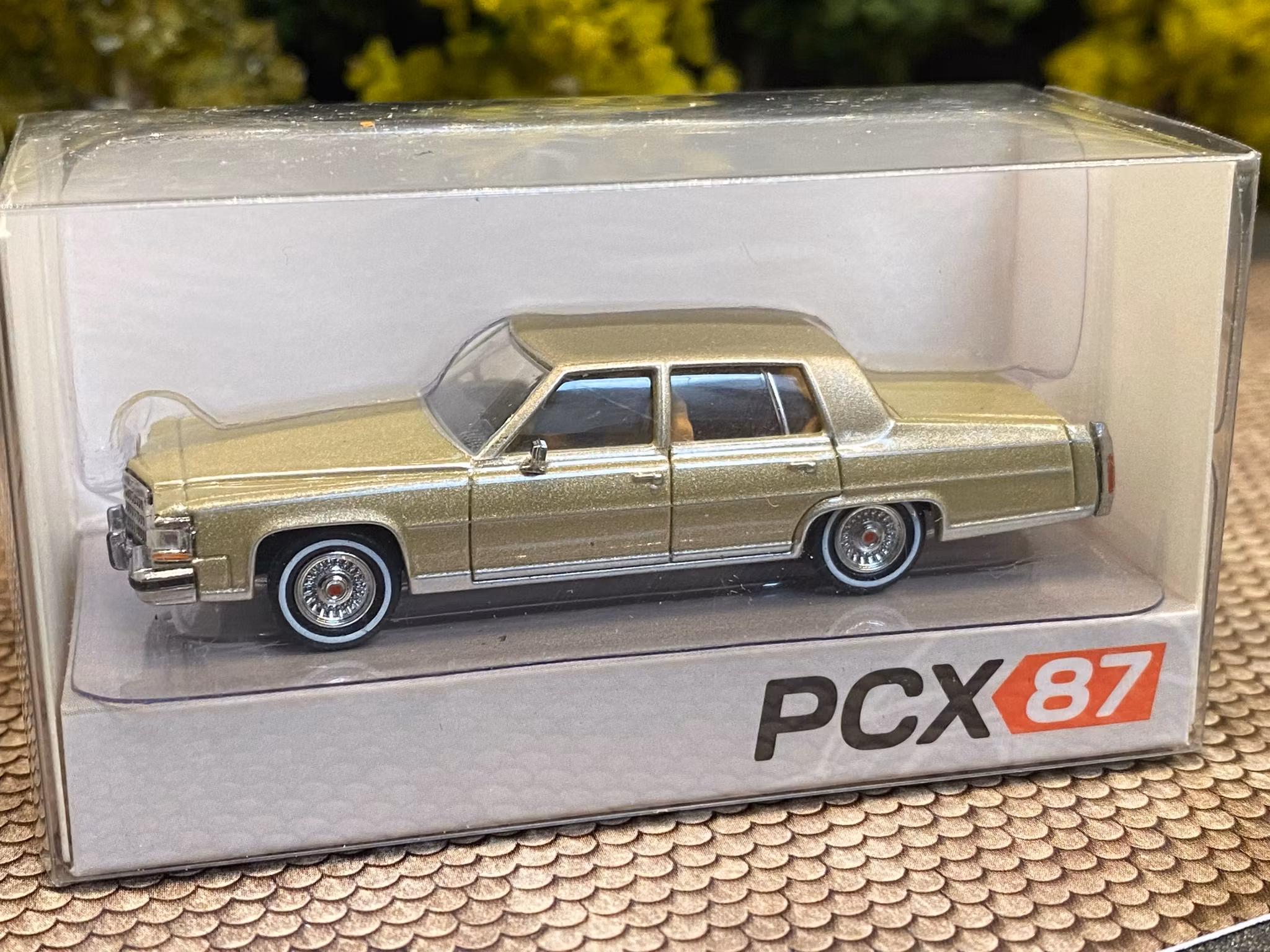 Skala 1/87 H0 - Cadillac Fleetwood, Brougham metallic Beige fr PCX87