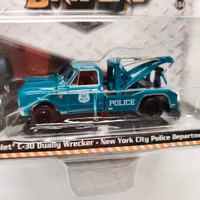 Skala 1/64  GreenLight "Dually Drivers" Chevrolet C-30 Dually Wrecker New York Police Department NYDP