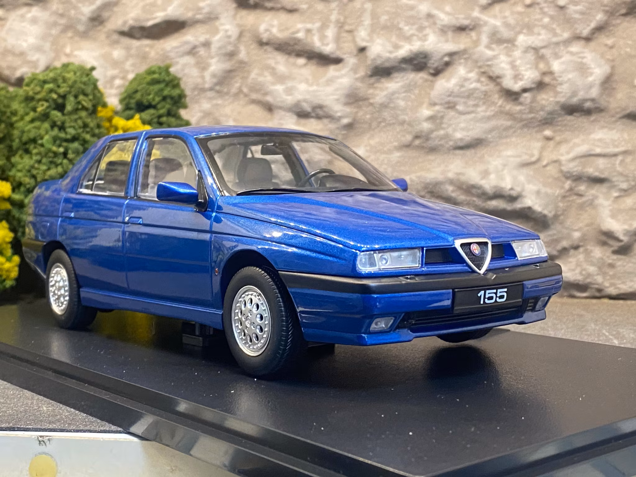 Skala 1/18 Alfa Romeo 155, 1996, blue fr Triple9 Collection