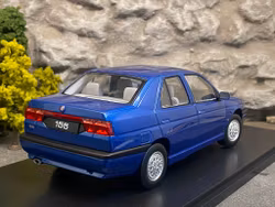 Skala 1/18 Alfa Romeo 155, 1996, blue fr Triple9 Collection