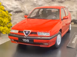 Skala 1/18 Alfa Romeo 155, 1996, red fr Triple9 Collection