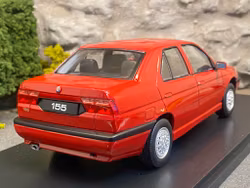 Skala 1/18 Alfa Romeo 155, 1996, red fr Triple9 Collection