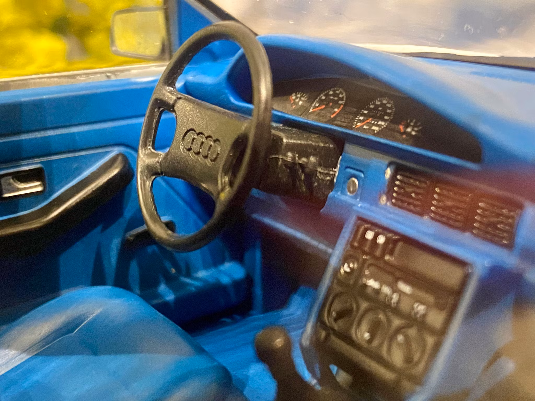 Skala 1/18 Audi 100 2,3E C3 1989', White fr Triple9 Collection