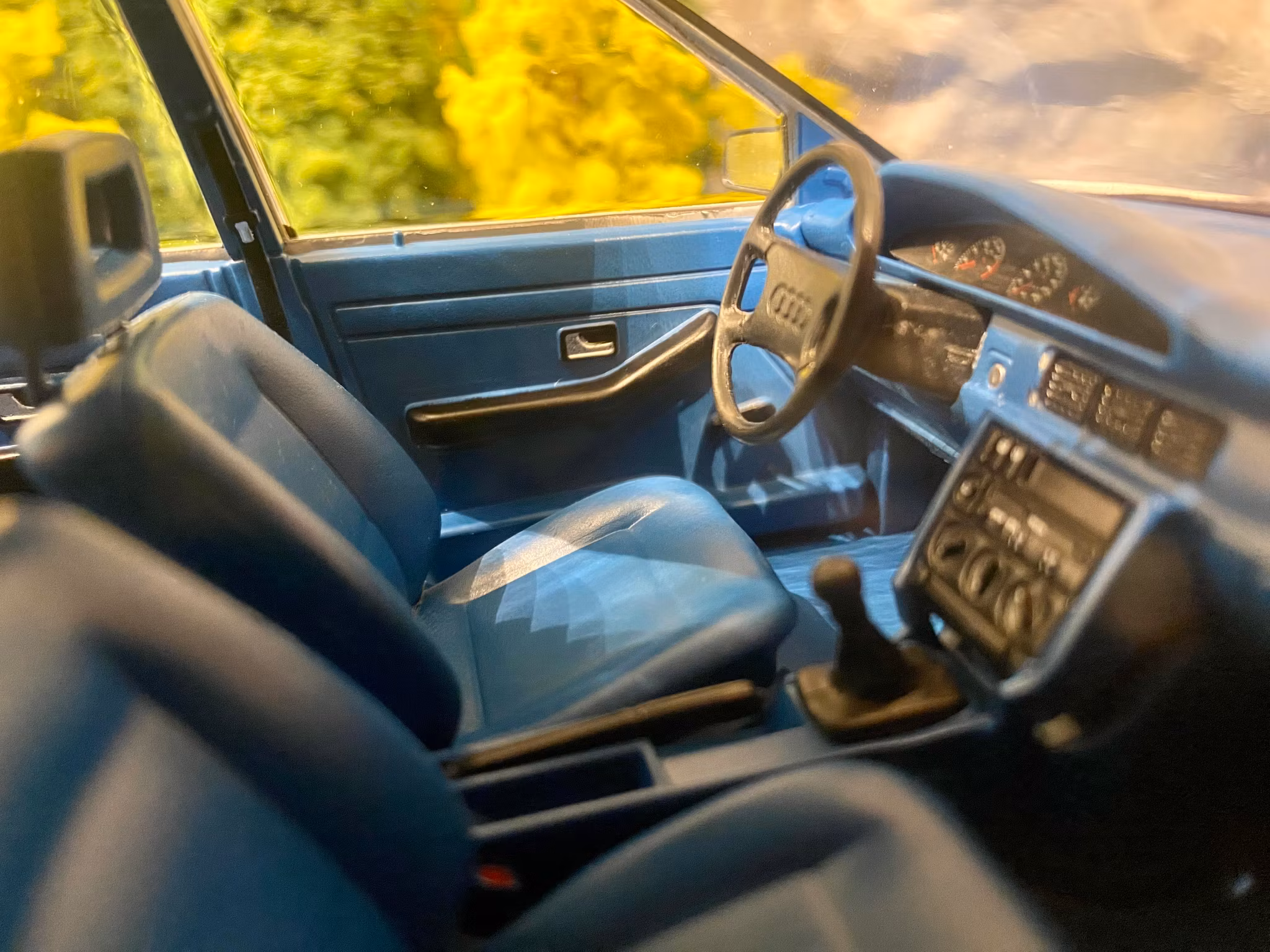 Skala 1/18 Audi 100 2,3E C3 1989', White fr Triple9 Collection