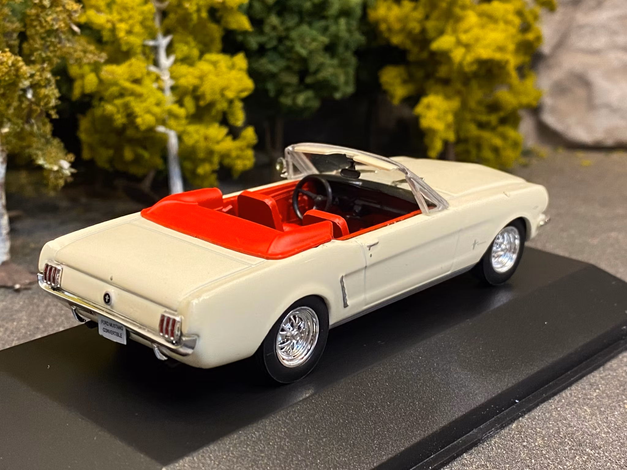 Skala 1/43: Ford Mustang Convertible 65' fr DeAgostini