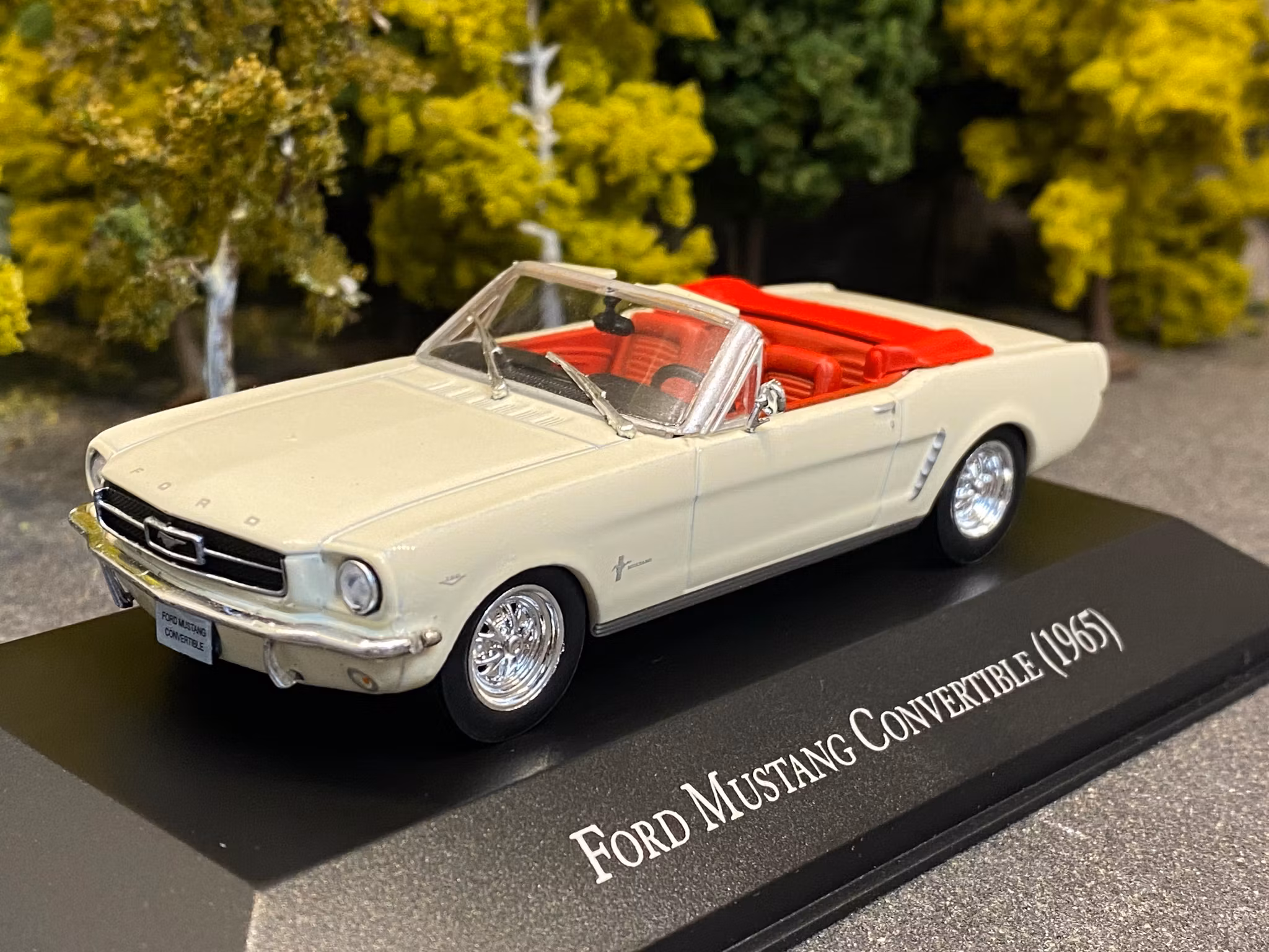 Skala 1/43: Ford Mustang Convertible 65' fr DeAgostini