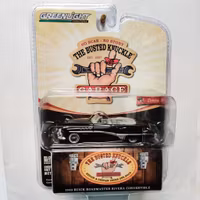 Skala 1/64 Greenlight "The Busted Knuckle Garage" Buick Roadmaster Riviera 49' convertible Ser.2