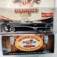 Skala 1/64 Greenlight "The Busted Knuckle Garage" Buick Roadmaster Riviera 49' convertible Ser.2