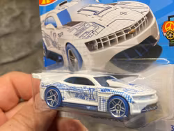 Skala 1/64 Hot Wheels: Custom 11' Camaro