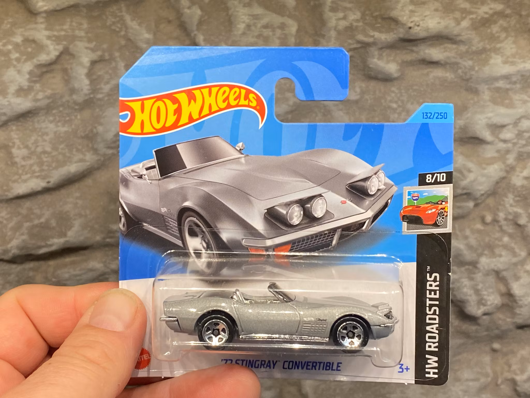 Skala 1/64 Hot Wheels: Corvette Stingray Convertible 72'