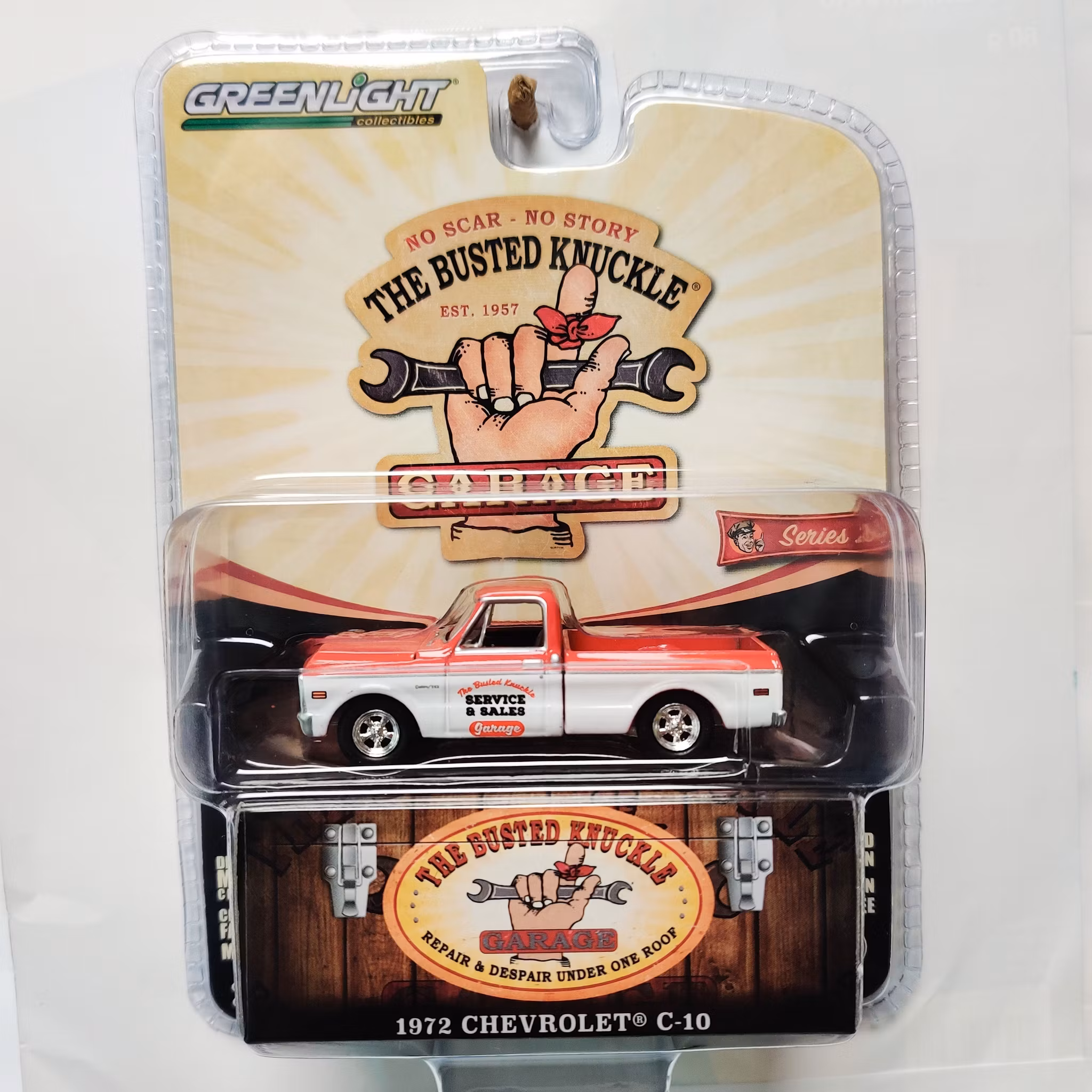 Skala 1/64 Greenlight "The Busted Knuckle Garage" Chevrolet C-10 72' Ser.2