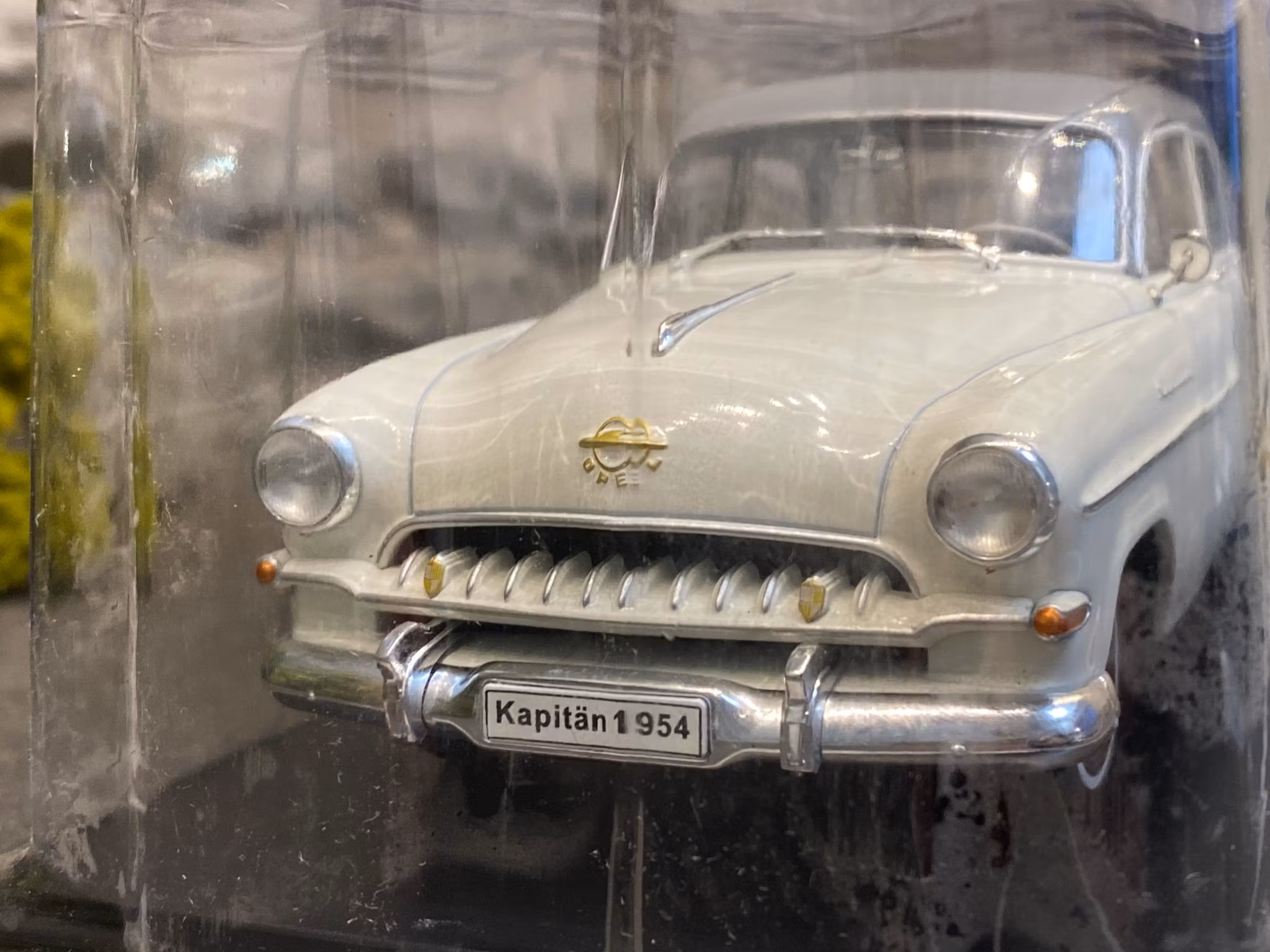 Skala 1/24 Opel Kapitän 1954' White/Grey fr Hachette