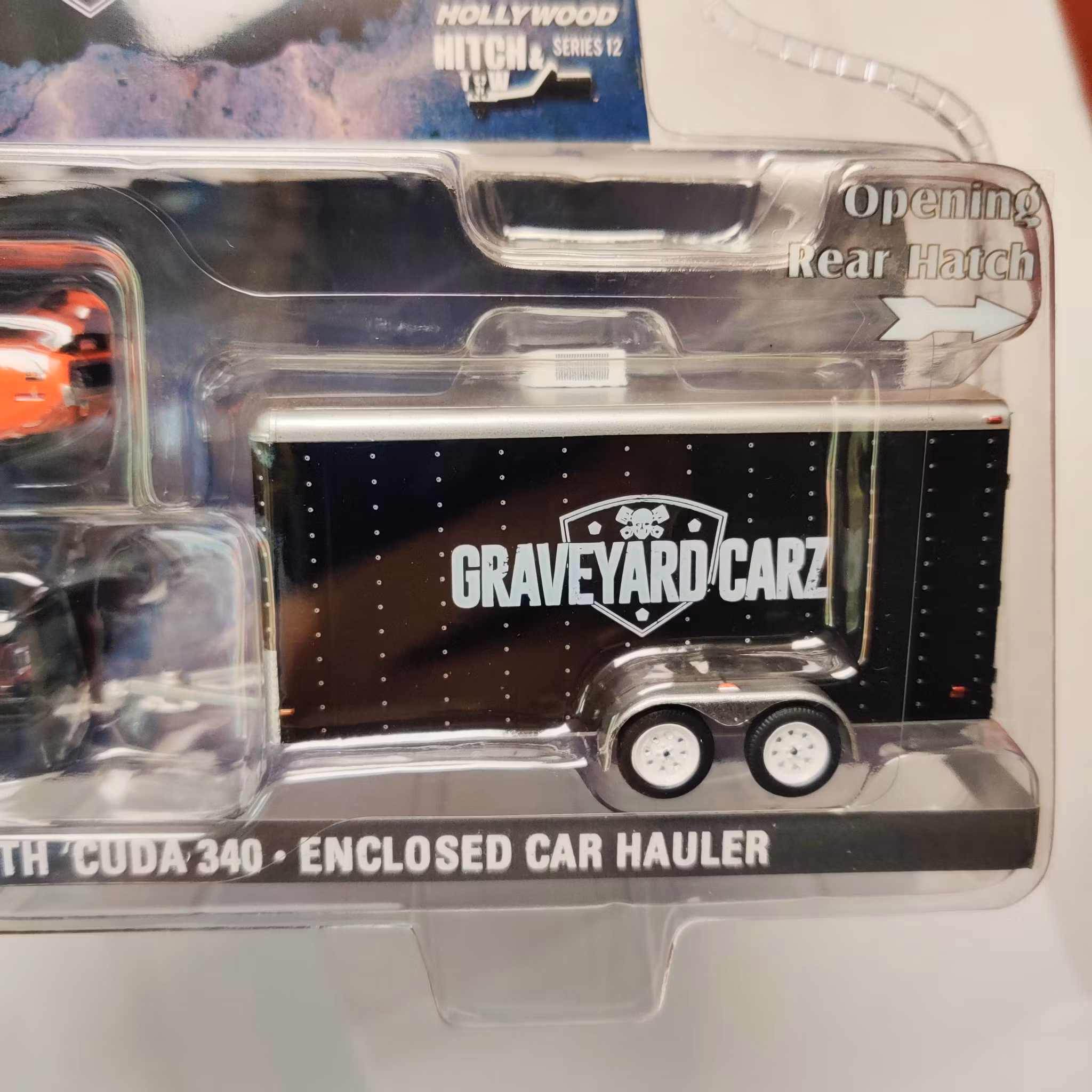 Skala 1/64 GreenLight Hollywood "Hitch & Tow": RAM 2500 22', Plymouth Cuda 340 70', Enclosed Hauler