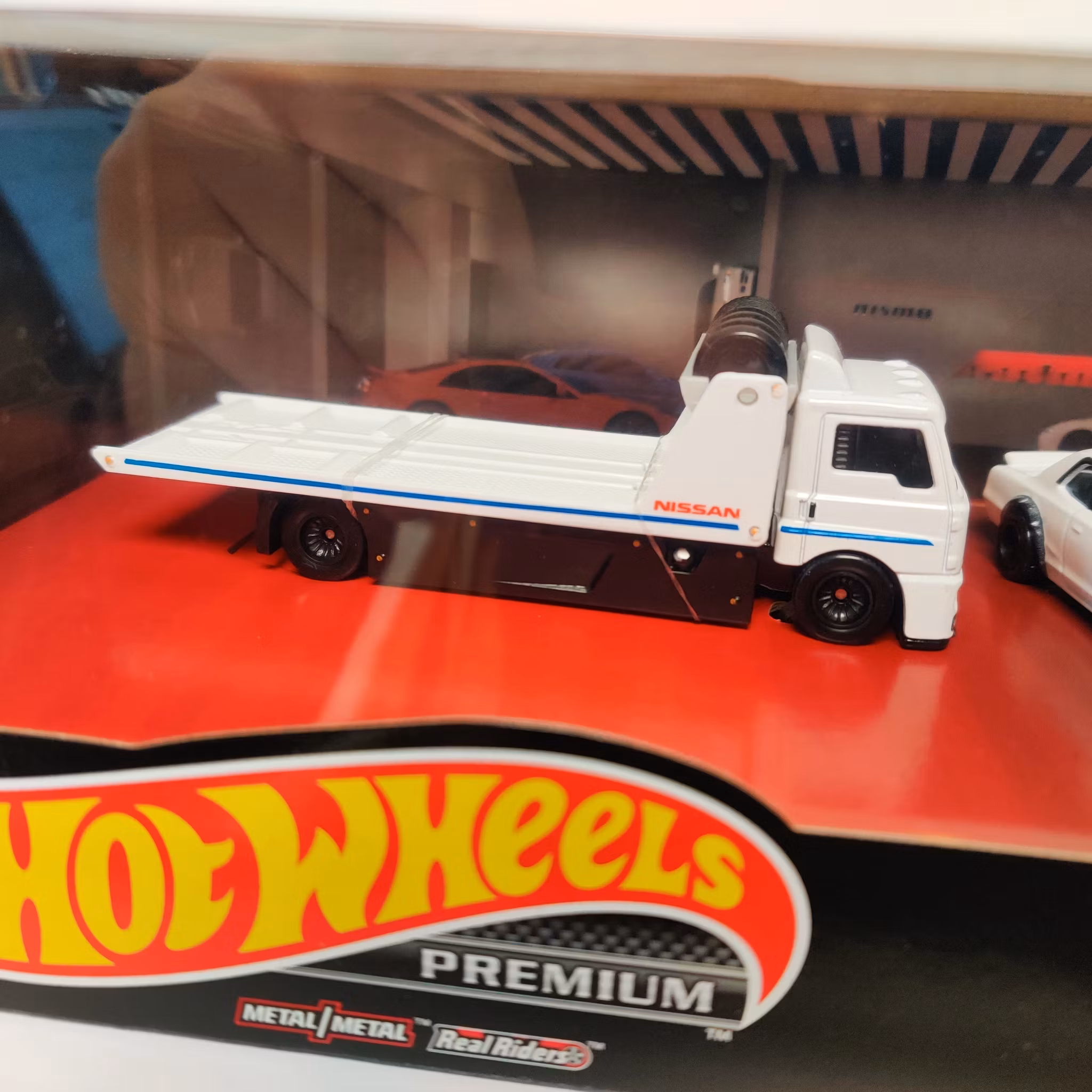 Skala 1/64 Nissan Skyline Premium Set #14 m 3 bilar & lastbil