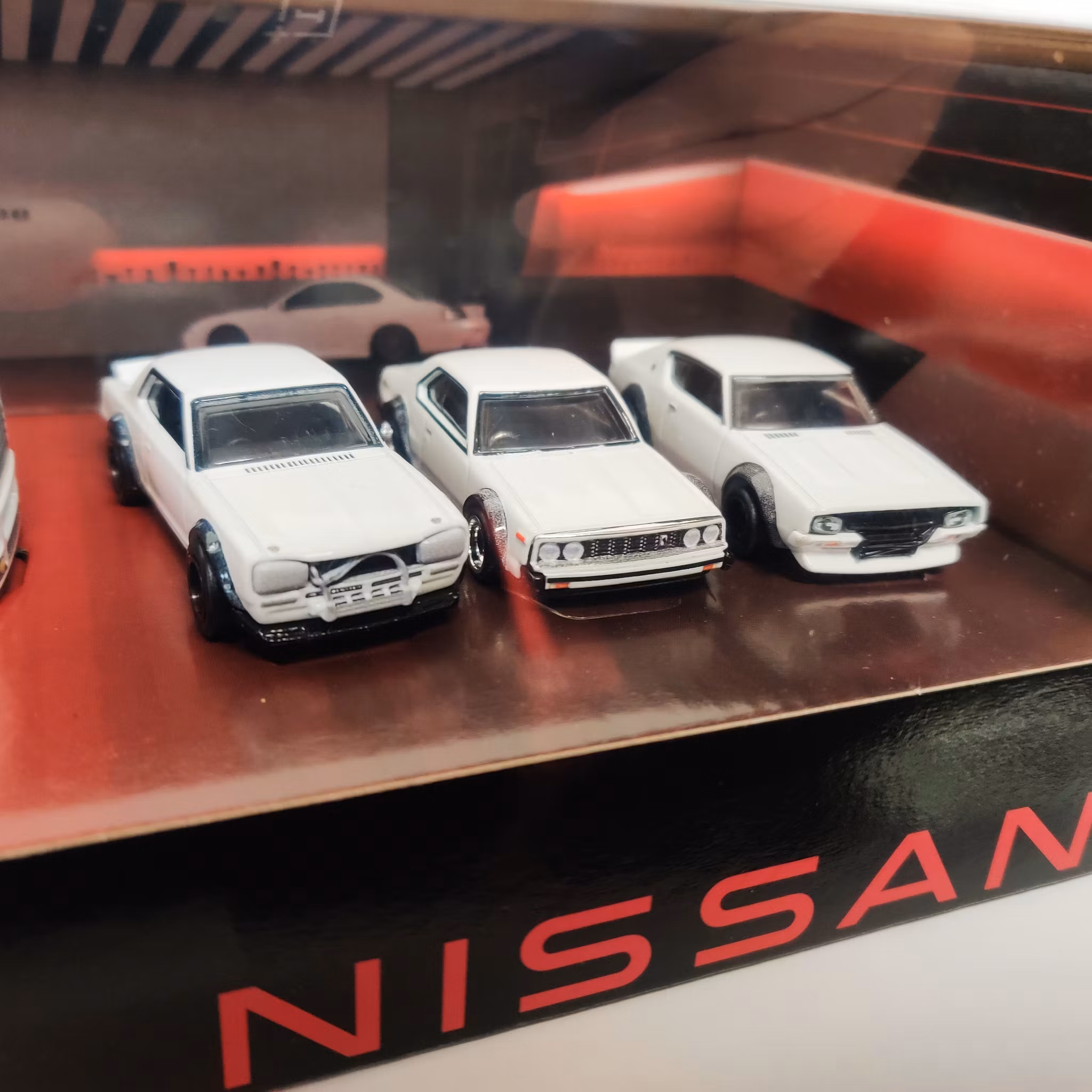 Skala 1/64 Nissan Skyline Premium Set #14 m 3 bilar & lastbil