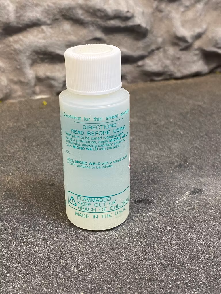 Micro Weld - Liquid cement for styrene plastic models fr Microscale Industries