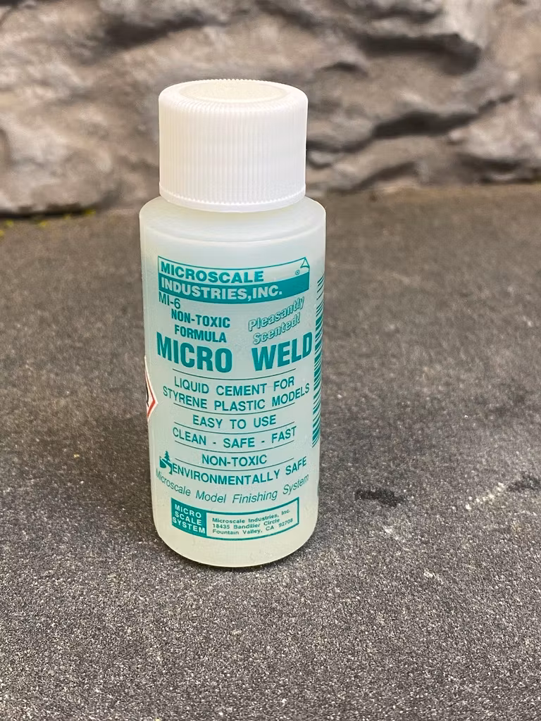 Micro Weld - Liquid cement for styrene plastic models fr Microscale Industries