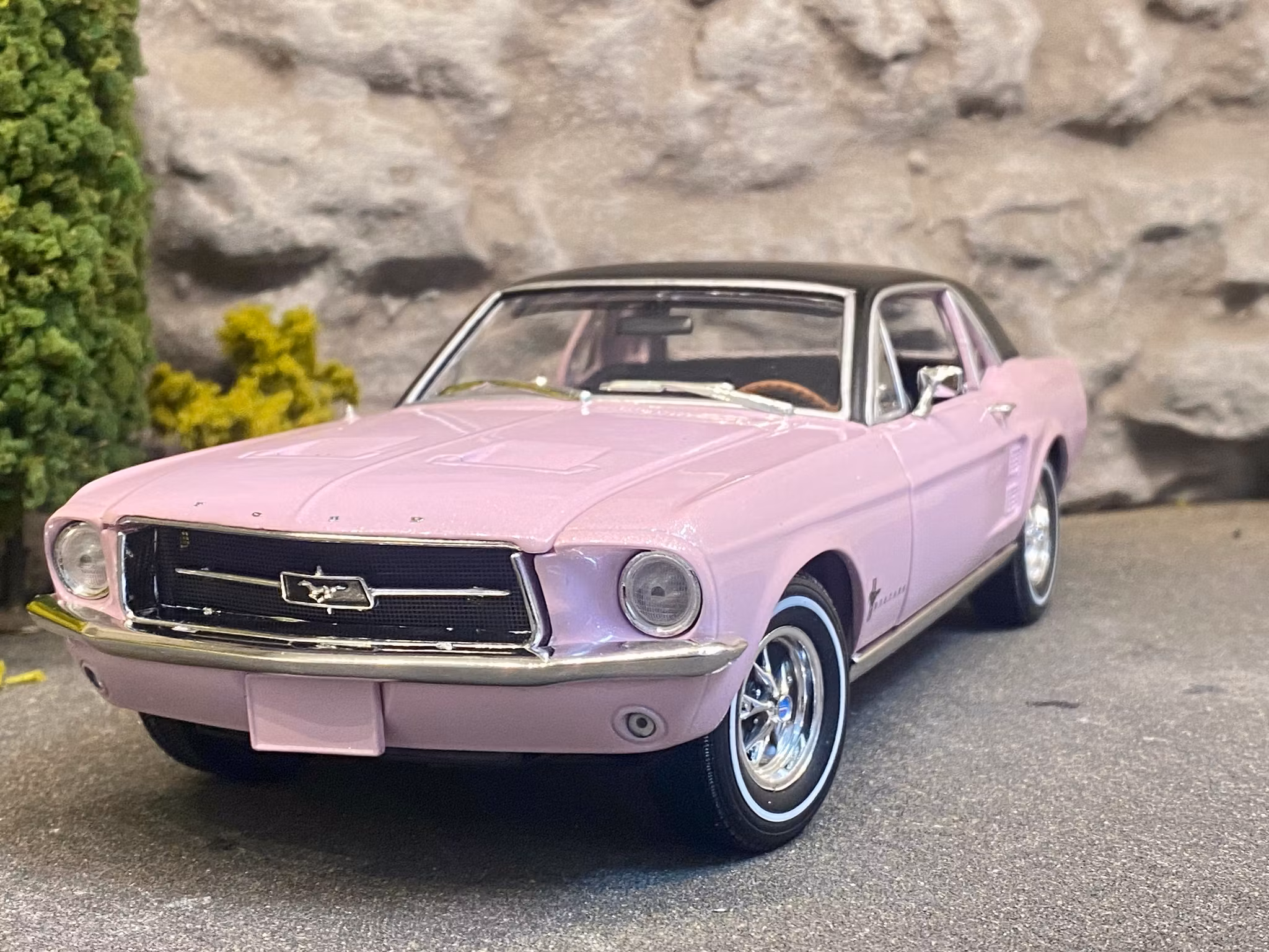 Skala 1/18 1967 Ford Mustang Coupe, Evening Orchid fr Greenlight