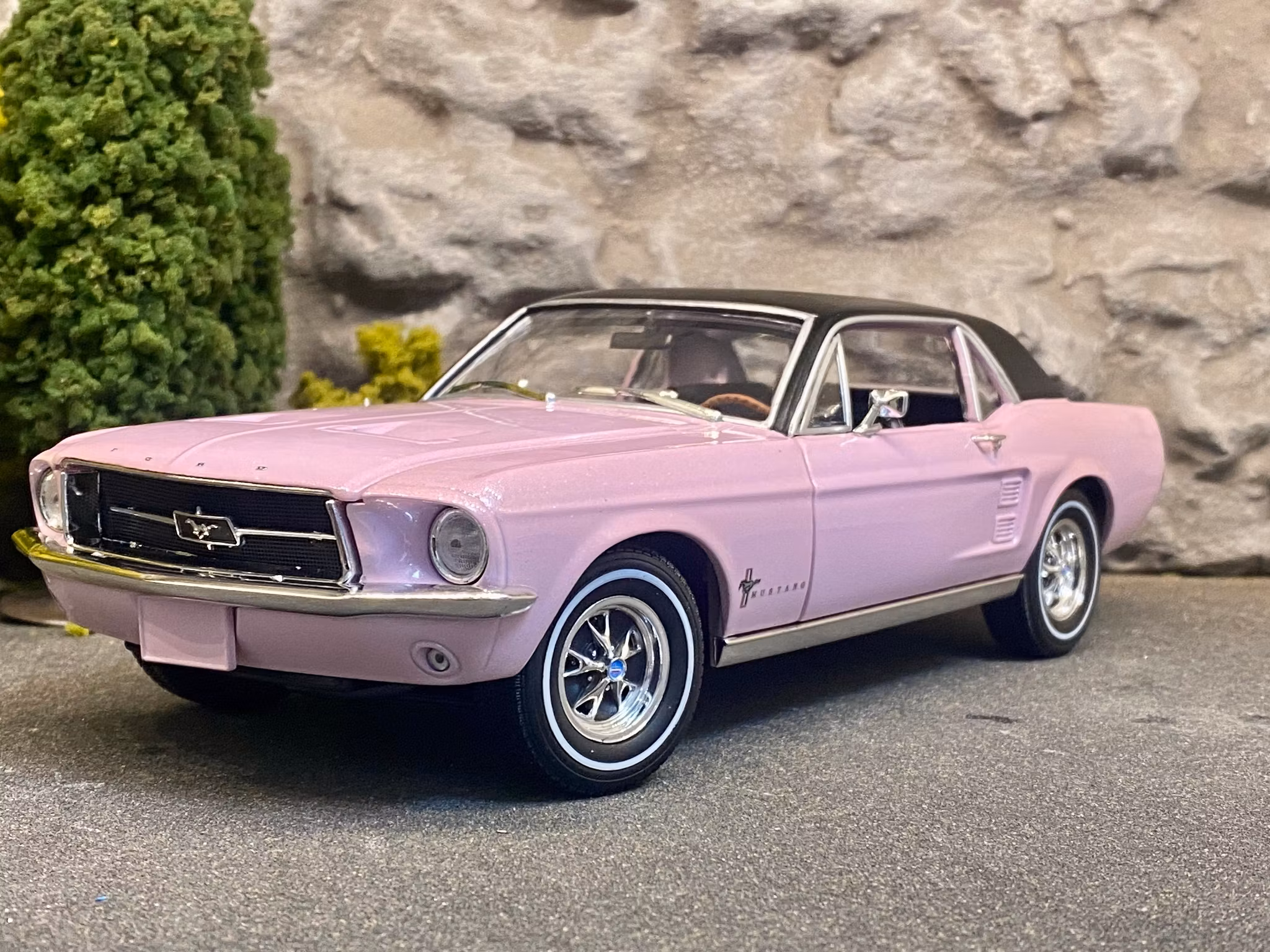 Skala 1/18 1967 Ford Mustang Coupe, Evening Orchid fr Greenlight
