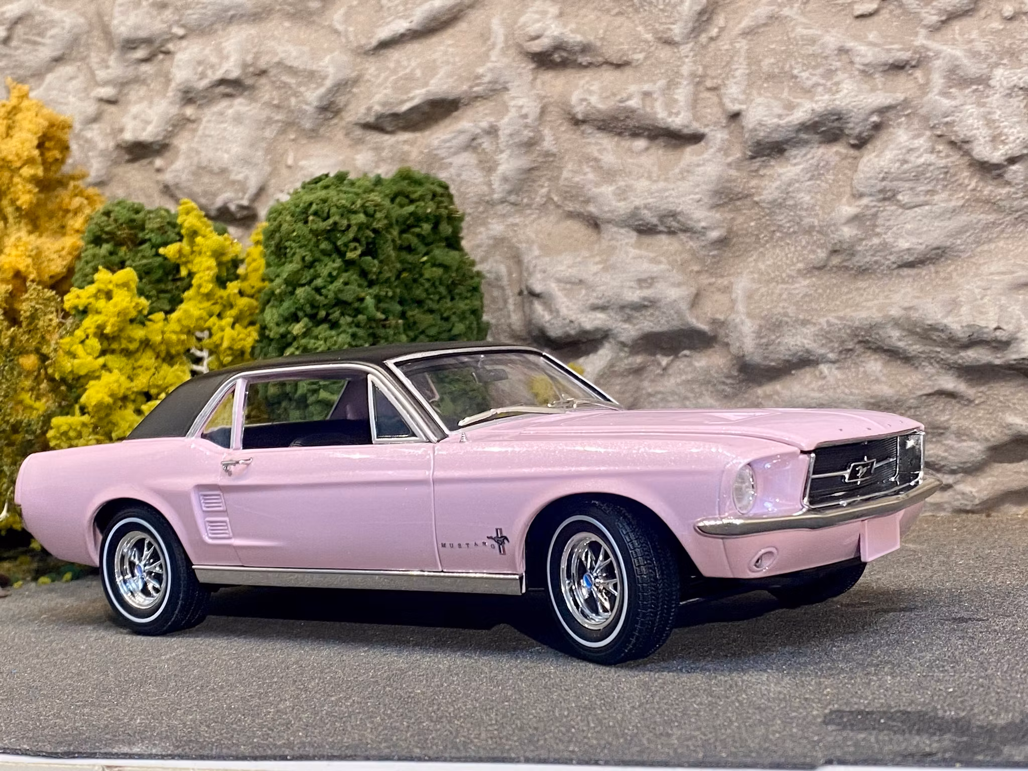 Skala 1/18 1967 Ford Mustang Coupe, Evening Orchid fr Greenlight