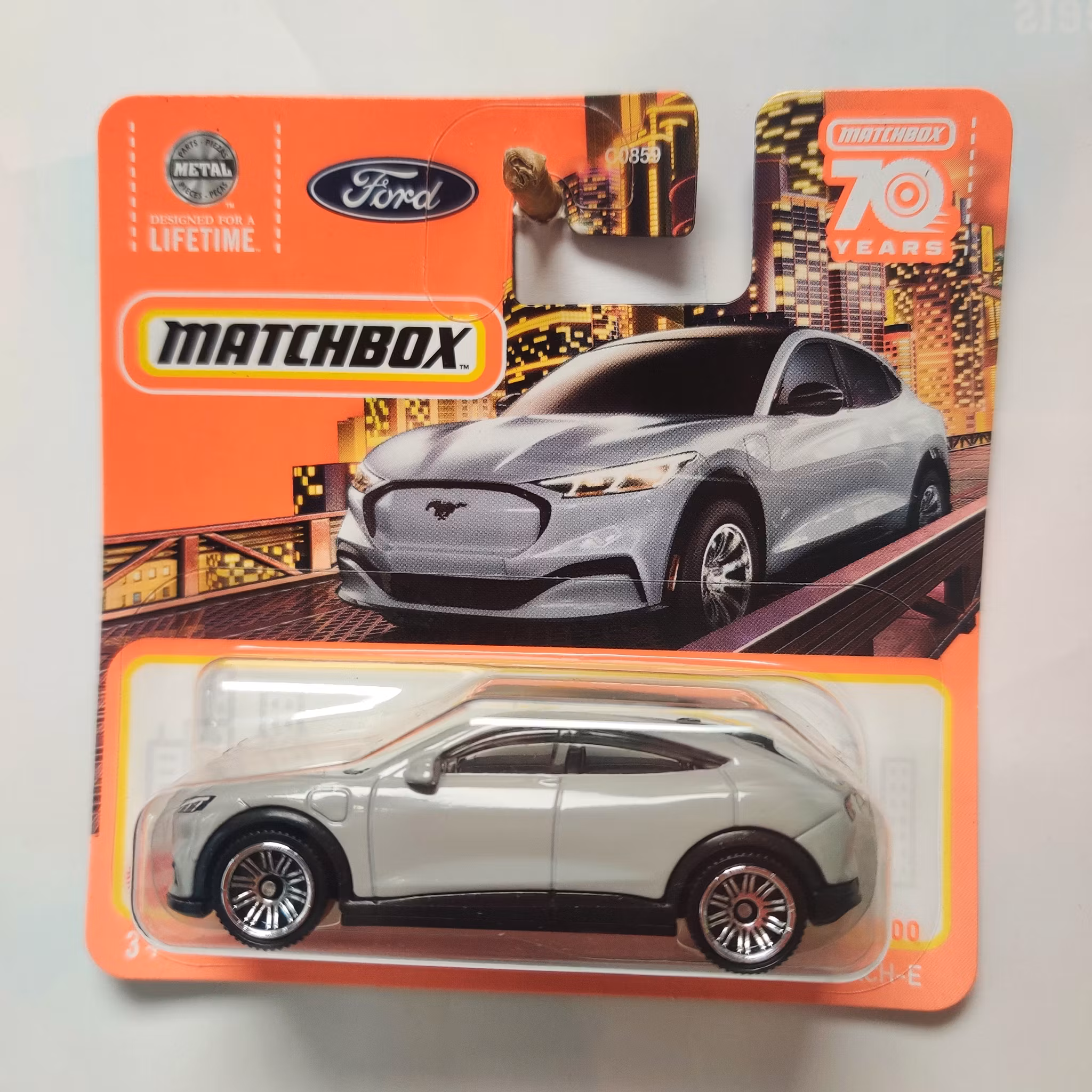 Skala 1/64 Matchbox 70 years - Ford Mustang Mach-E 2021, Grå/grey