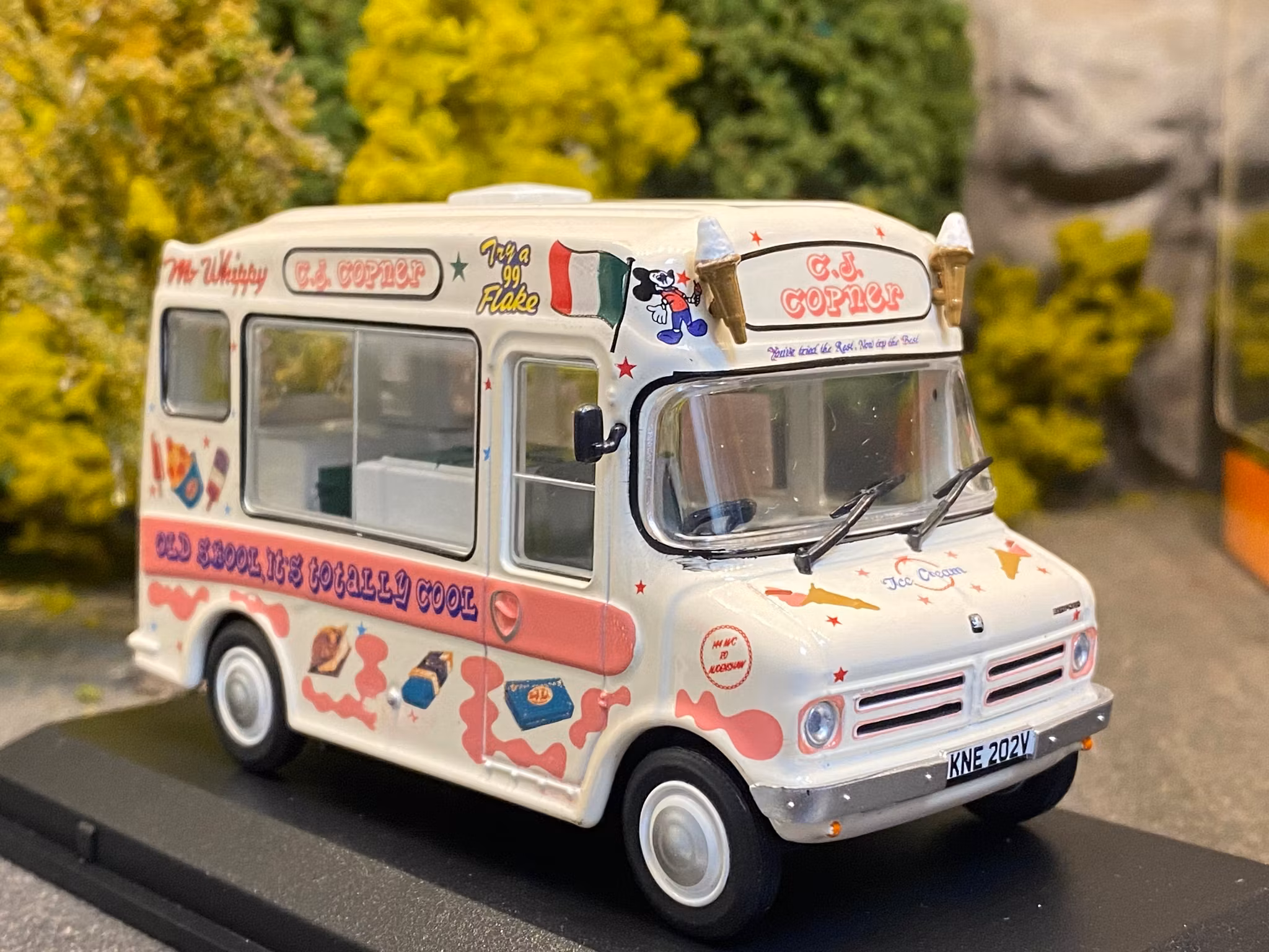 Skala 1/43 Bedford CF Ice Cream Van - C J Copner fr Oxford Commercials