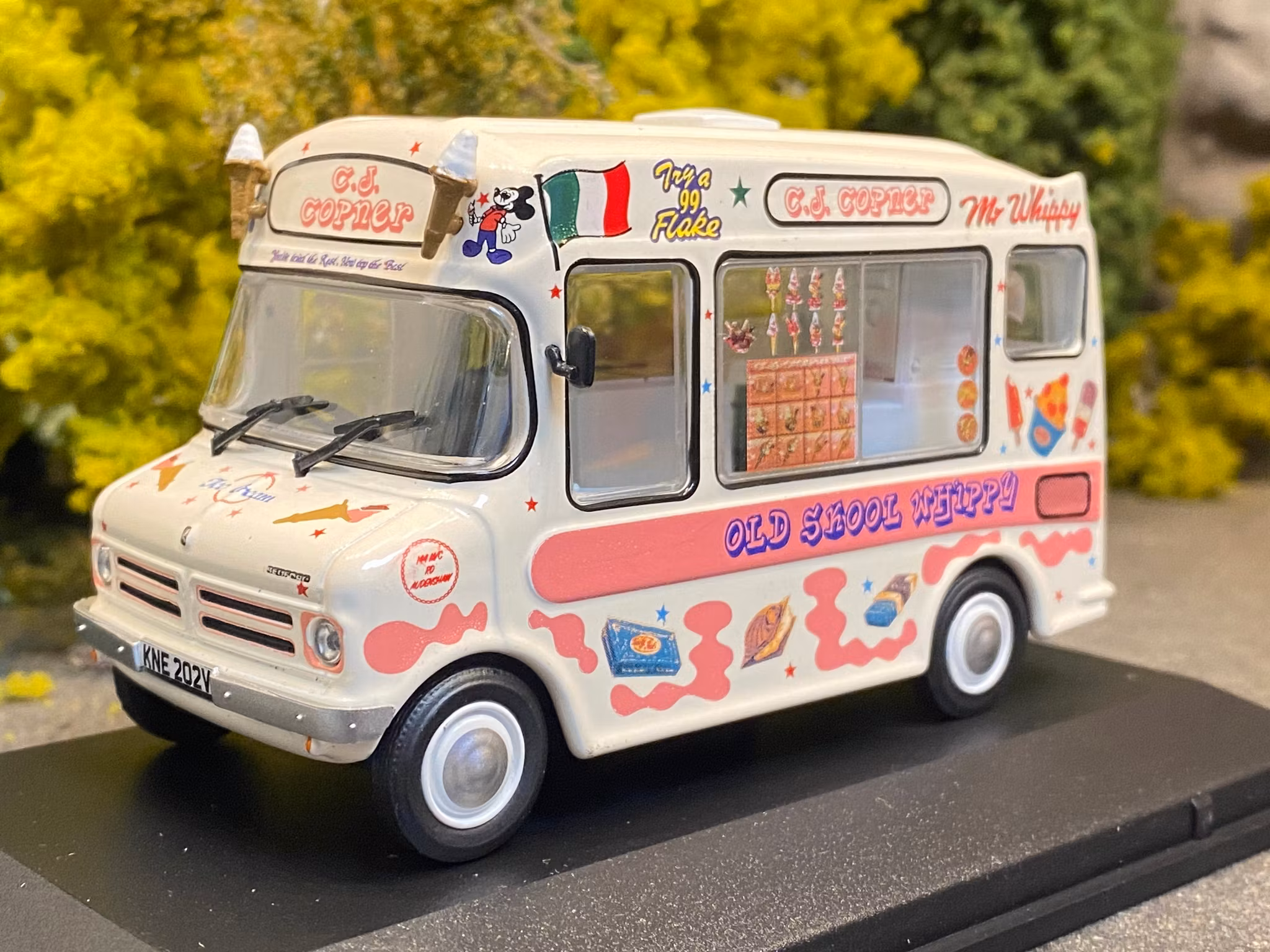 Skala 1/43 Bedford CF Ice Cream Van - C J Copner fr Oxford Commercials
