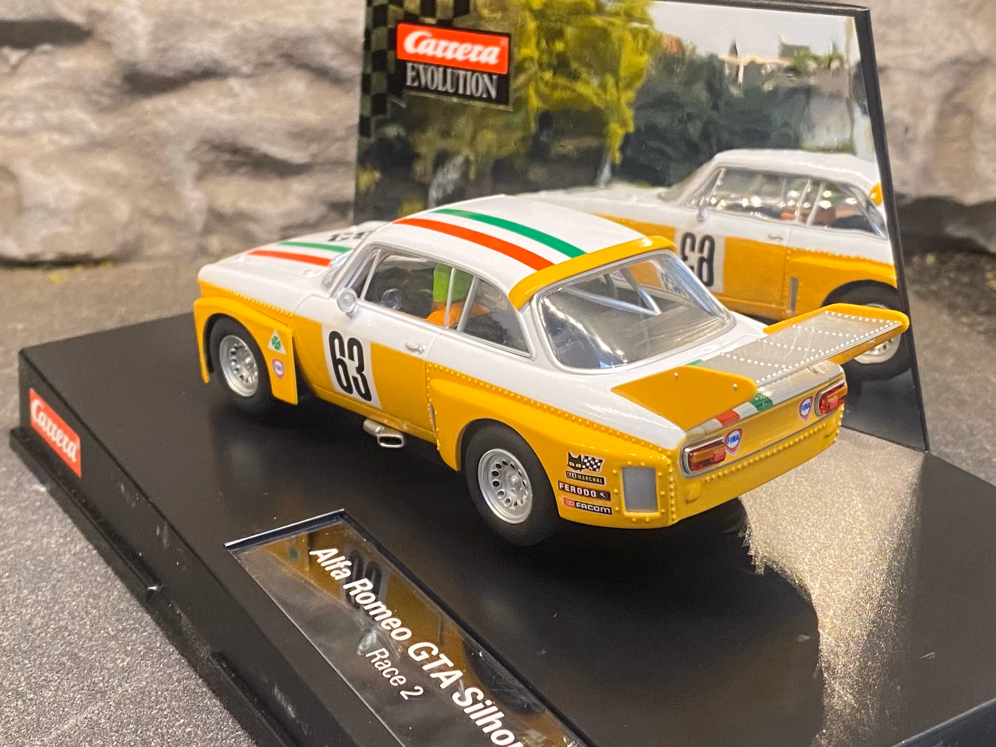 Skala 1/32 Analog Slotcar fr Carrera: Alfa Romeo GTA Silhouette, Race 2