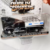 Skala 1/64  GreenLight "Dually Drivers" Chevrolet Silverado 3500 18' Dually Service Tire "Michelin"