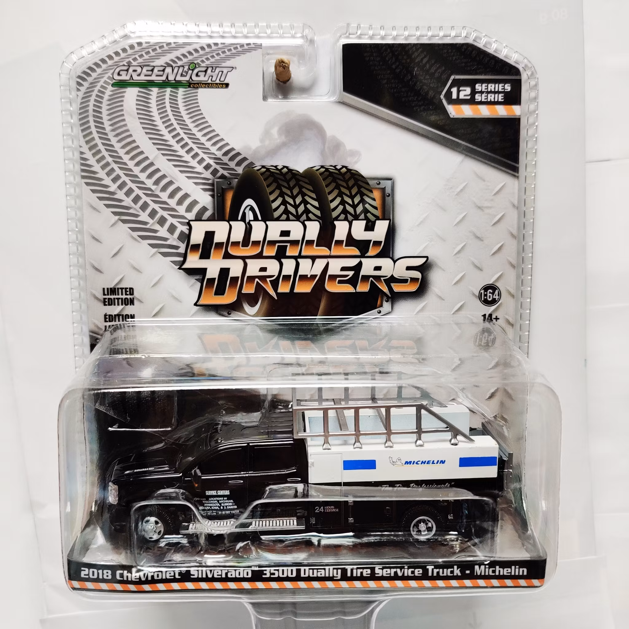Skala 1/64  GreenLight "Dually Drivers" Chevrolet Silverado 3500 18' Dually Service Tire "Michelin"