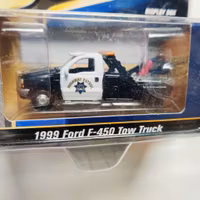 Skala 1/64 Greenlight "Active Duty" Ford F-450 Tow Truck 1999