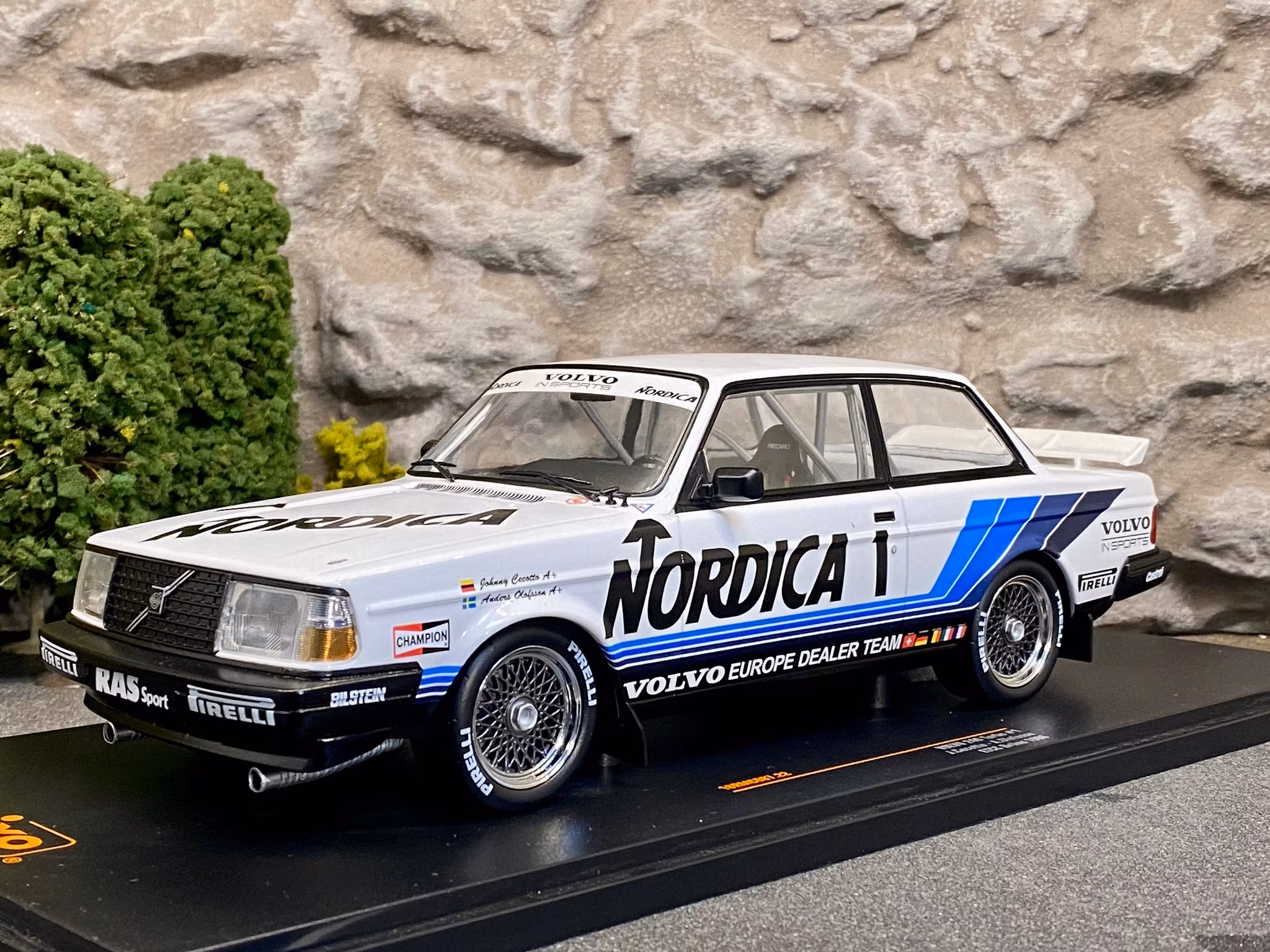 Skala 1/18 VOLVO 240 Turbo #1 Nordica ETCC, A Olofsson fr IXO Models