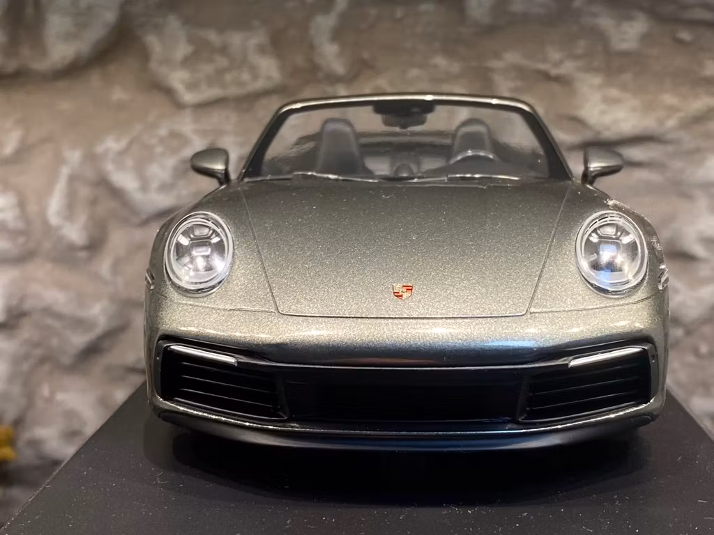 Skala 1/18 Porsche 911 Carrera 4S Cabriolet 2019 fr Minichamps