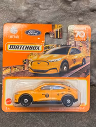 Skala 1/64 Matchbox 70 years - 2021 Ford Mustang Mach-E, NY Cab/Taxi