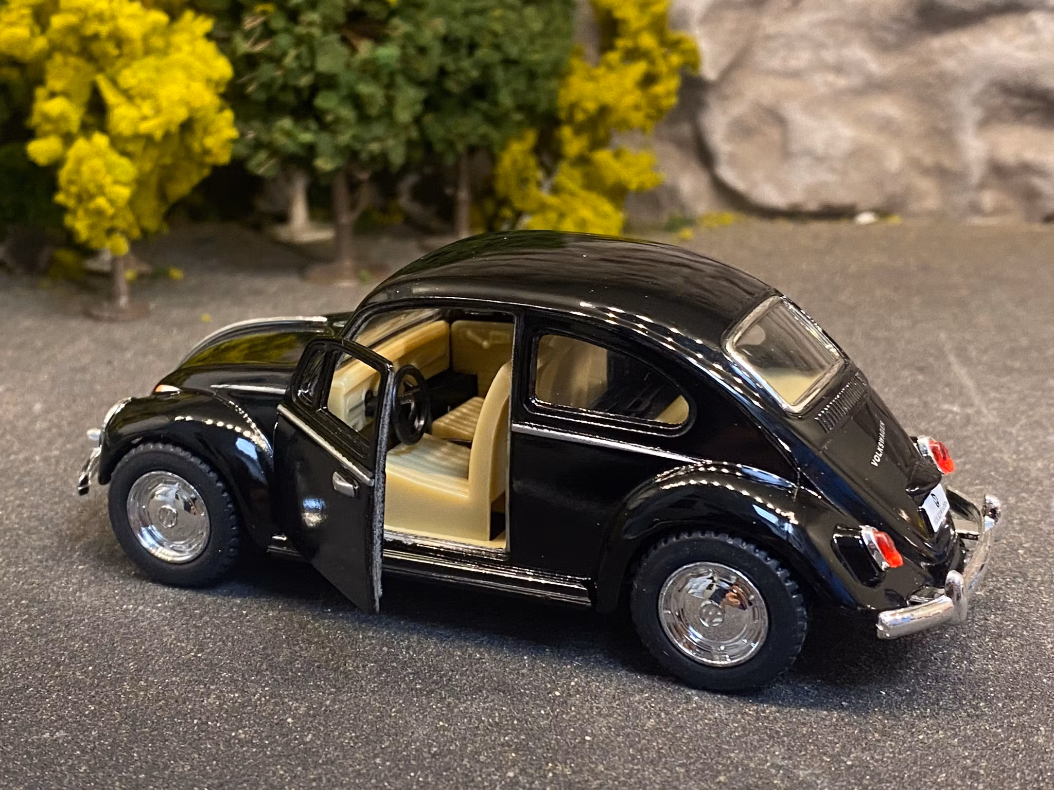 Skala 1/32 Volkswagen Beetle/Bubbla Typ 1 1967' Black fr Kinsmart