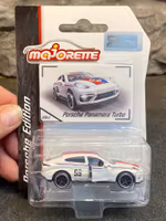 Skala 1/64 fr Majorette - Porsche Edition: Porsche Panamera Turbo