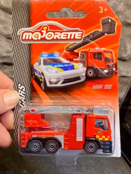 Skala 1/64 (1/87) fr Majorette: MAN TGS, Räddningstjänsten "Svensk" Brandbil