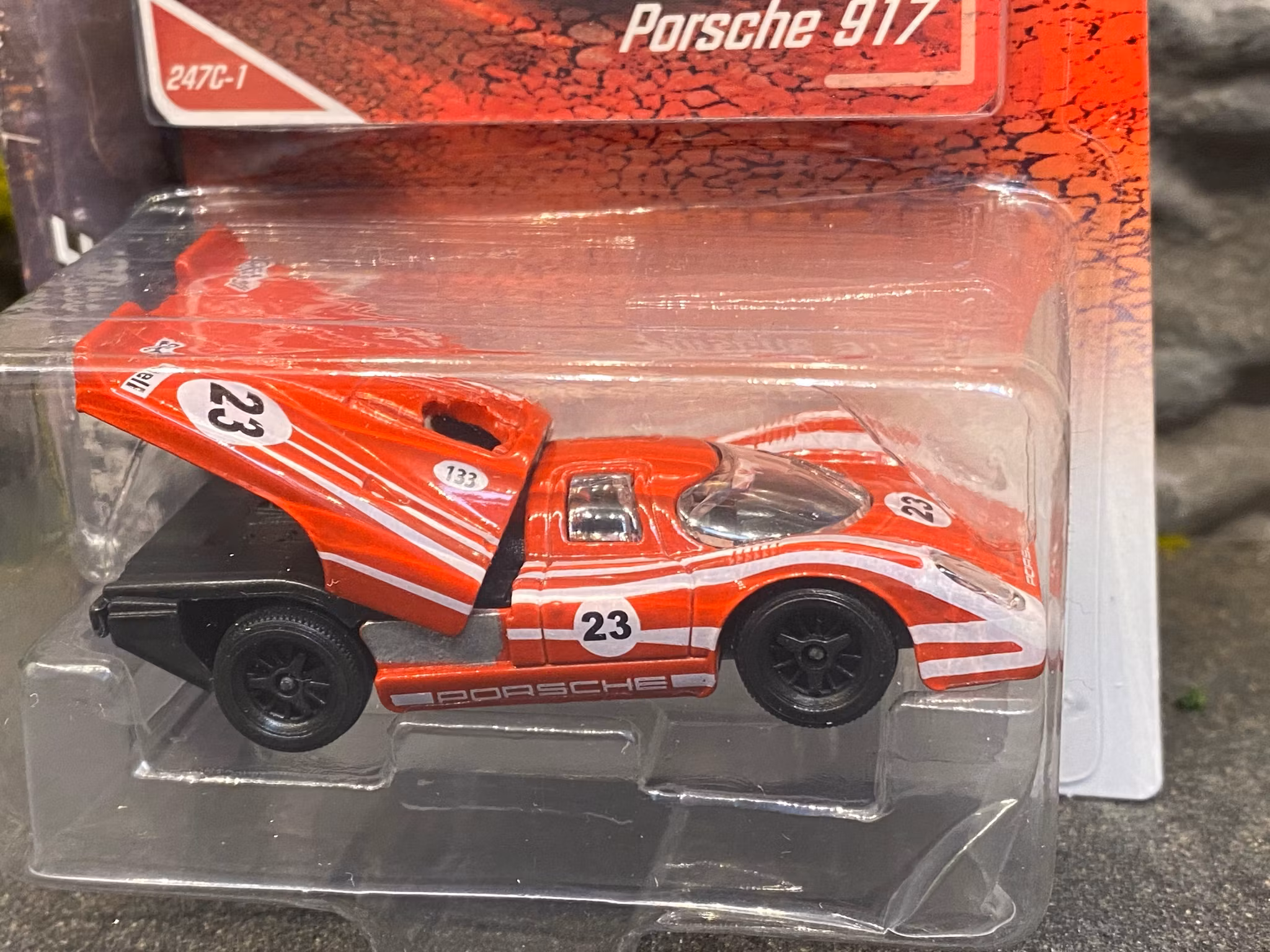 Skala 1/64 fr Majorette - Racing Cars: Porsche 917, Red w white stripes