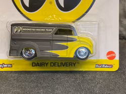 Skala 1/64 Hot Wheels Premium: Diary Delivery "Mooneyes"