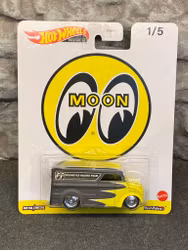 Skala 1/64 Hot Wheels Premium: Diary Delivery "Mooneyes"