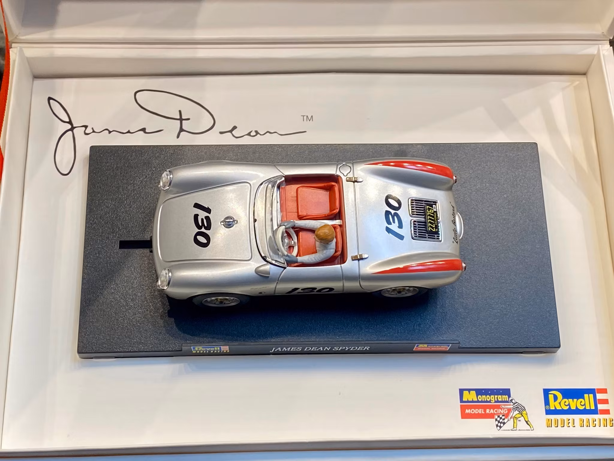 Skala 1/32 Analogue Slotcar fr Revell: James Dean Spyder, Porsche 550