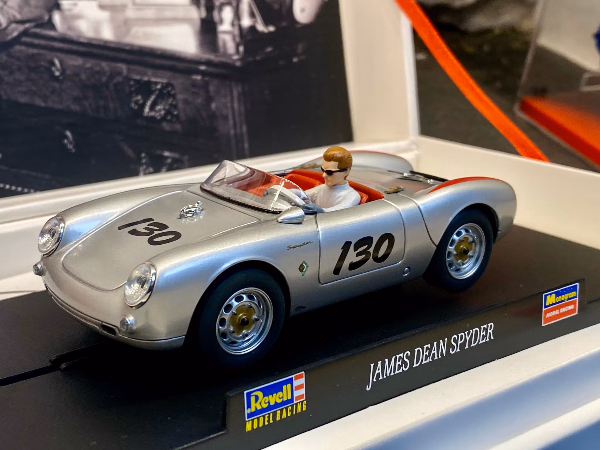 Skala 1/32 Analogue Slotcar fr Revell: James Dean Spyder, Porsche 550
