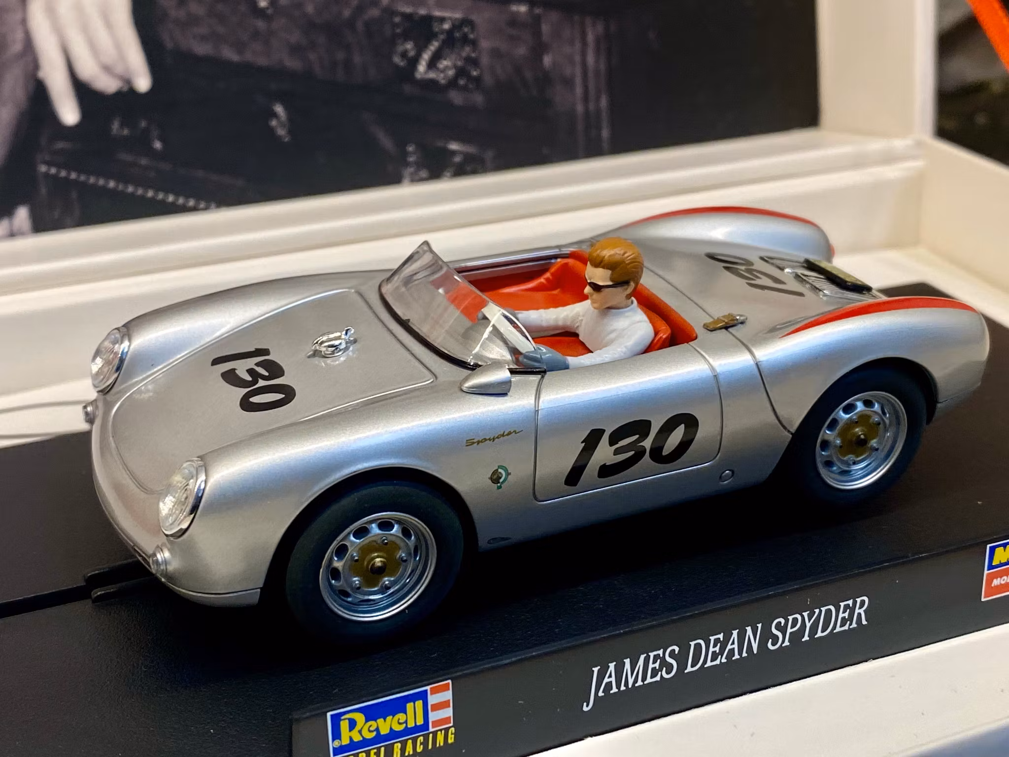 Skala 1/32 Analogue Slotcar fr Revell: James Dean Spyder, Porsche 550