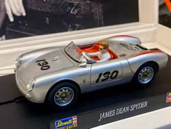Skala 1/32 Analogue Slotcar fr Revell: James Dean Spyder, Porsche 550