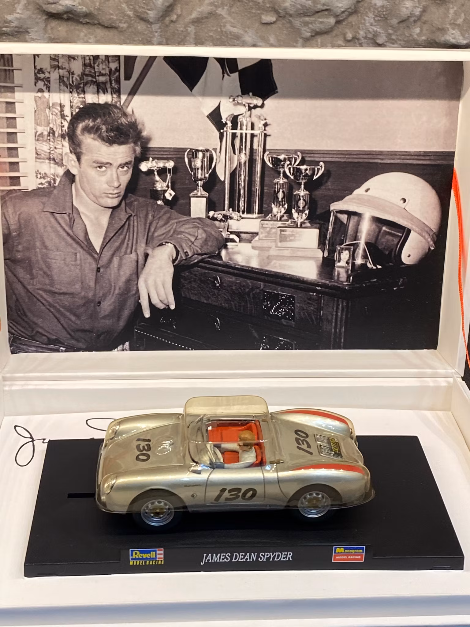 Skala 1/32 Analogue Slotcar fr Revell: James Dean Spyder, Porsche 550