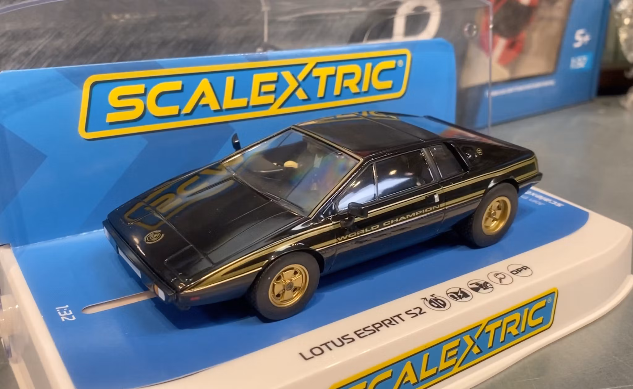 Skala 1/32 An. Scalextric Slot car: Lotus Esprit S2, Black/gold