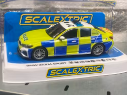 Skala 1/32 Scalextric Slotcar: BMW 330i M-sport Police Edition